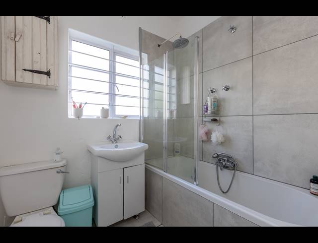 3 BEDROOM APARTMENT RENTED IN VREDEHOEK